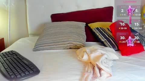 Snapshot of julieta_flower chatting on 02/08/25, 01:22 Julieta IG juietaflower06 online show from 02/08/25, 01:22