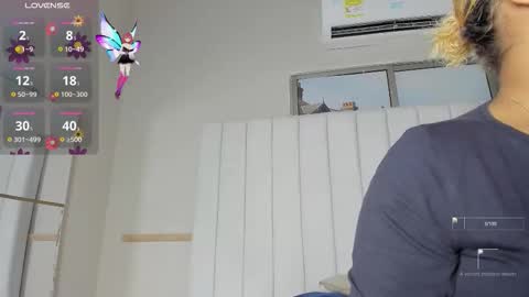 Snapshot of julieta_flower chatting on 11/25/25, 01:33 Julieta IG juietaflower06 online show from 11/25/25, 01:33