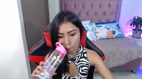 julieta_fn online show from 02/19/25, 03:38