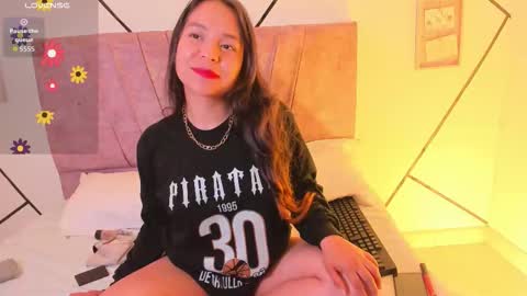 Snapshot of julieta_lein chatting on 10/28/25, 12:25 julieta_lein online show from 10/28/25, 12:25