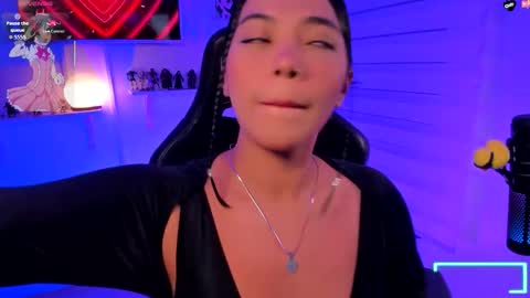 Snapshot of julietariverss chatting on 11/15/25, 08:00 Julieta online show from 11/15/25, 08:00