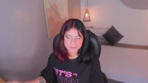 Snapshot of julieth_brown_ chatting on 11/14/25, 09:02 Julieth online show from 11/14/25, 09:02