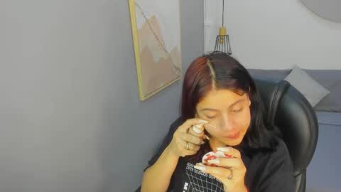 Snapshot of julieth_brown_ chatting on 11/18/25, 07:51 Julieth online show from 11/18/25, 07:51