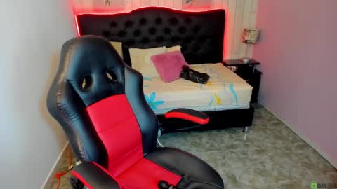 Snapshot of julieth_love_ chatting on 11/04/25, 01:43 Julieth online show from 11/04/25, 01:43