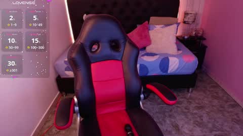 Snapshot of julieth_love_ chatting on 11/18/25, 06:01 Julieth online show from 11/18/25, 06:01