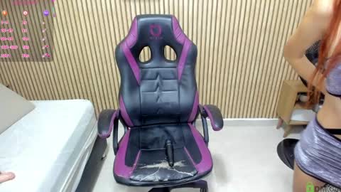 Snapshot of julieth_love_ chatting on 04/23/26, 02:08 Julieth online show from 04/23/26, 02:08