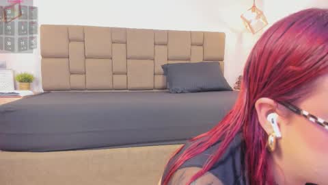 Snapshot of julieth_rojas chatting on 02/25/26, 04:11 julieth_rojas online show from 02/25/26, 04:11