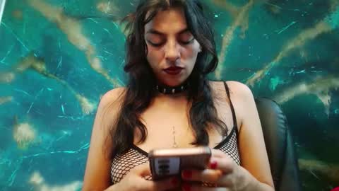    online show from 09/18/25, 09:22