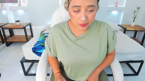 Snapshot of julietha_taylor chatting on 01/09/25, 02:01 Julietha online show from 01/09/25, 02:01