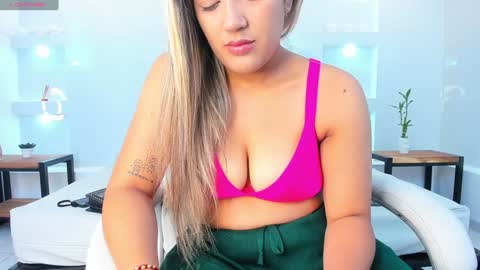 Snapshot of julietha_taylor chatting on 01/13/25, 03:45 Julietha online show from 01/13/25, 03:45