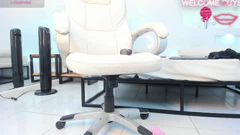 Snapshot of julietha_taylor chatting on 01/23/25, 05:13 Julietha online show from 01/23/25, 05:13