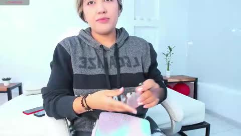 Snapshot of julietha_taylor chatting on 02/18/25, 01:43 Julietha online show from 02/18/25, 01:43