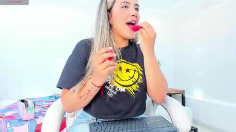 Snapshot of julietha_taylor chatting on 02/24/25, 02:19 Julietha online show from 02/24/25, 02:19