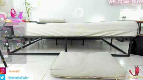 Snapshot of julietha_taylor chatting on 09/27/25, 04:17 Julietha online show from 09/27/25, 04:17