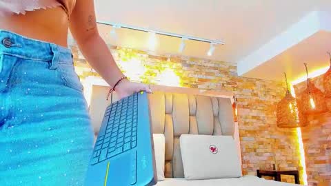 Snapshot of julietha_taylor chatting on 10/06/25, 02:42 Julietha online show from 10/06/25, 02:42