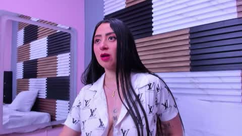 Snapshot of juliethcruz chatting on 11/23/25, 12:38 online show from 11/23/25, 12:38