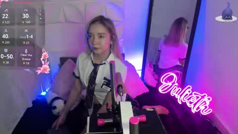 Julieth online show from 10/21/25, 09:04