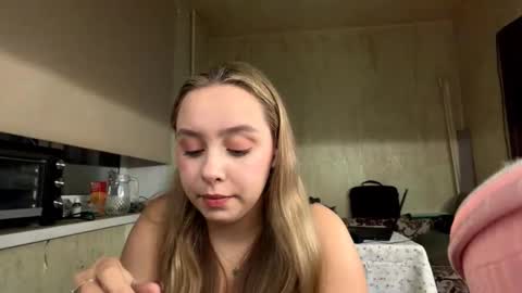 Mia online show from 10/28/25, 08:44