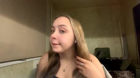 Mia online show from 11/11/25, 05:13