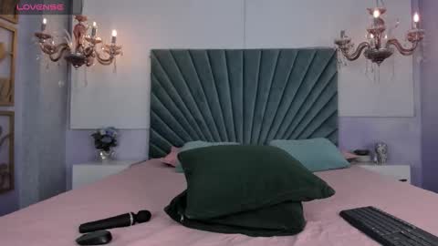 Juliet online show from 09/25/25, 03:54