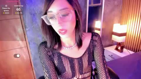 Snapshot of julietta_fox chatting on 04/18/26, 05:00 J U L L I E T A F O X online show from 04/18/26, 05:00