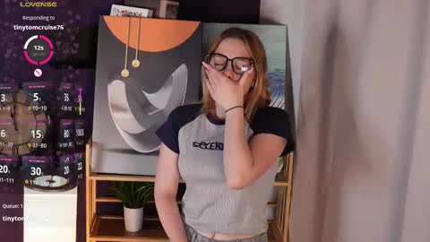 Mia online show from 09/28/25, 03:12