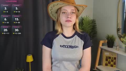 Mia online show from 10/17/25, 03:10