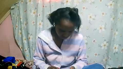 Snapshot of juliette9794 chatting on 09/19/25, 04:25 juliette9794 online show from 09/19/25, 04:25