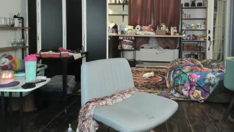 Snapshot of juliette_garden chatting on 01/21/25, 02:43 Here most days 3 online show from 01/21/25, 02:43