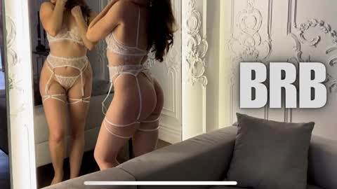 Snapshot of juliette_junson chatting on 02/01/25, 06:51 Julie online show from 02/01/25, 06:51