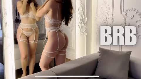 Snapshot of juliette_junson chatting on 02/11/25, 07:05 Julie online show from 02/11/25, 07:05