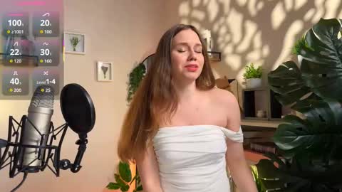 Snapshot of juliette_junson chatting on 03/05/26, 12:23 Julie online show from 03/05/26, 12:23