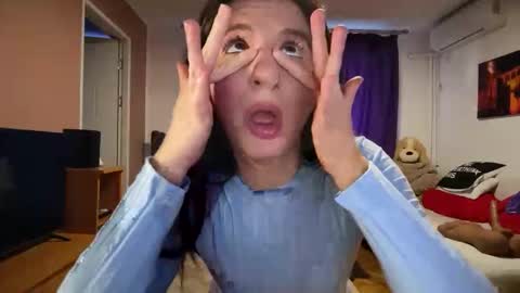 Snapshot of julietterosie chatting on 03/07/26, 11:29 Rose online show from 03/07/26, 11:29