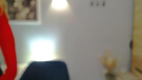 Snapshot of juliettesensual chatting on 01/04/25, 04:32 JulietteSensual online show from 01/04/25, 04:32