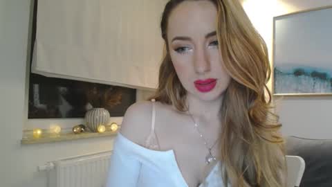 Snapshot of juliettesensual chatting on 02/16/25, 07:38 JulietteSensual online show from 02/16/25, 07:38