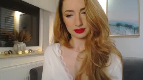 Snapshot of juliettesensual chatting on 02/22/25, 03:25 JulietteSensual online show from 02/22/25, 03:25