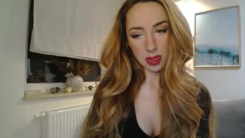 Snapshot of juliettesensual chatting on 03/07/25, 04:22 JulietteSensual online show from 03/07/25, 04:22