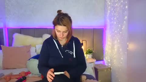 JulietteVolpe Wyorika online show from 01/15/25, 07:26