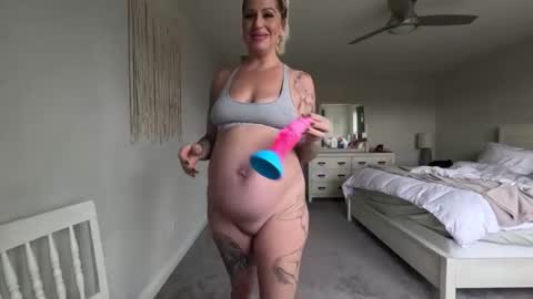 Snapshot of juliewets chatting on 12/06/24, 05:55 Julie online show from 12/06/24, 05:55