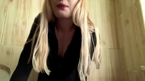 Snapshot of juligwartney chatting on 06/09/26, 02:28 Malin online show from 06/09/26, 02:28