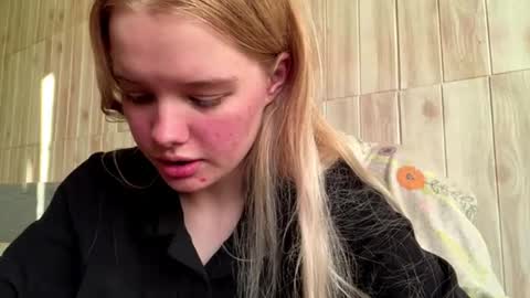Snapshot of juligwartney chatting on 07/05/26, 03:19 Malin online show from 07/05/26, 03:19