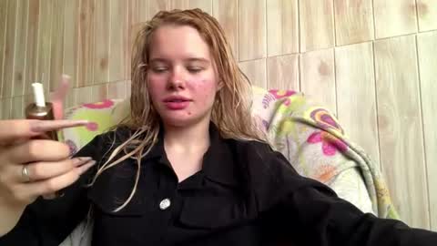 Snapshot of juligwartney chatting on 07/06/26, 06:21 Malin online show from 07/06/26, 06:21