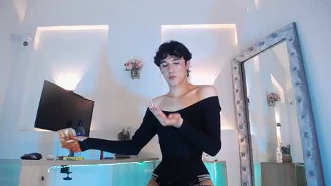 jullian online show from 05/19/26, 01:56