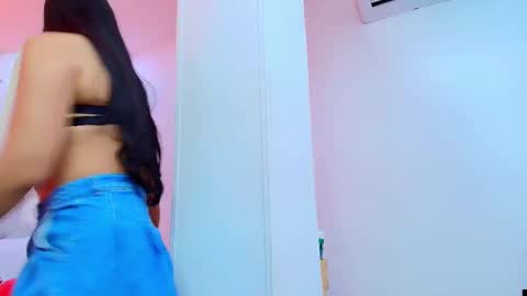 Julieta Reyes   online show from 02/13/26, 12:01