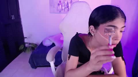 Snapshot of jully_dreams chatting on 05/16/26, 04:17 July online show from 05/16/26, 04:17