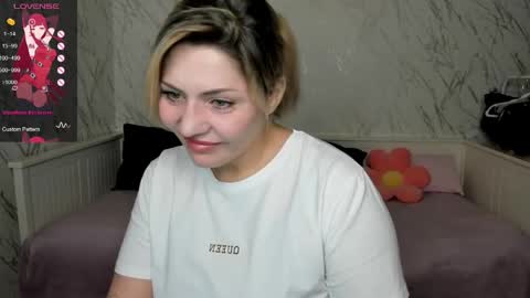 Snapshot of jully_rox chatting on 04/14/26, 06:14 Jully online show from 04/14/26, 06:14