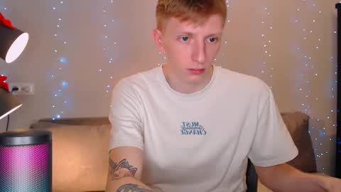 Snapshot of julsweet chatting on 01/12/25, 10:01 sweet online show from 01/12/25, 10:01