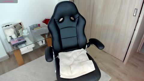 Snapshot of july_correa chatting on 09/24/25, 10:57 july_correa online show from 09/24/25, 10:57