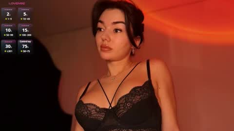 Snapshot of julya_flowerss chatting on 12/17/24, 03:49 Hloya online show from 12/17/24, 03:49