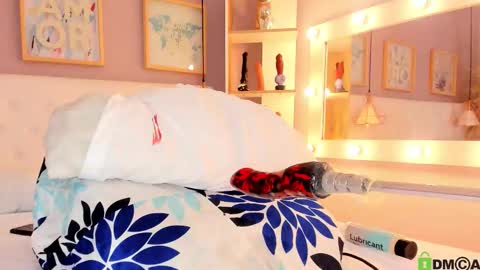 Snapshot of julyanna_ chatting on 10/16/25, 08:54 Juliana online show from 10/16/25, 08:54